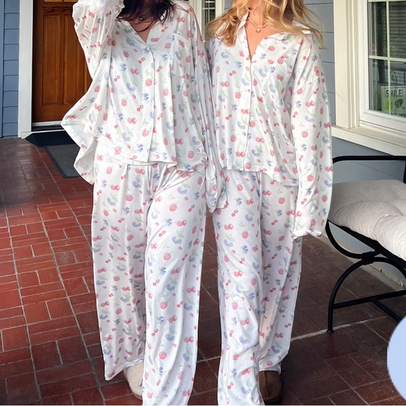 Djerf Avenue Go Slow Summer Berries pajama set - Picture 6 of 15